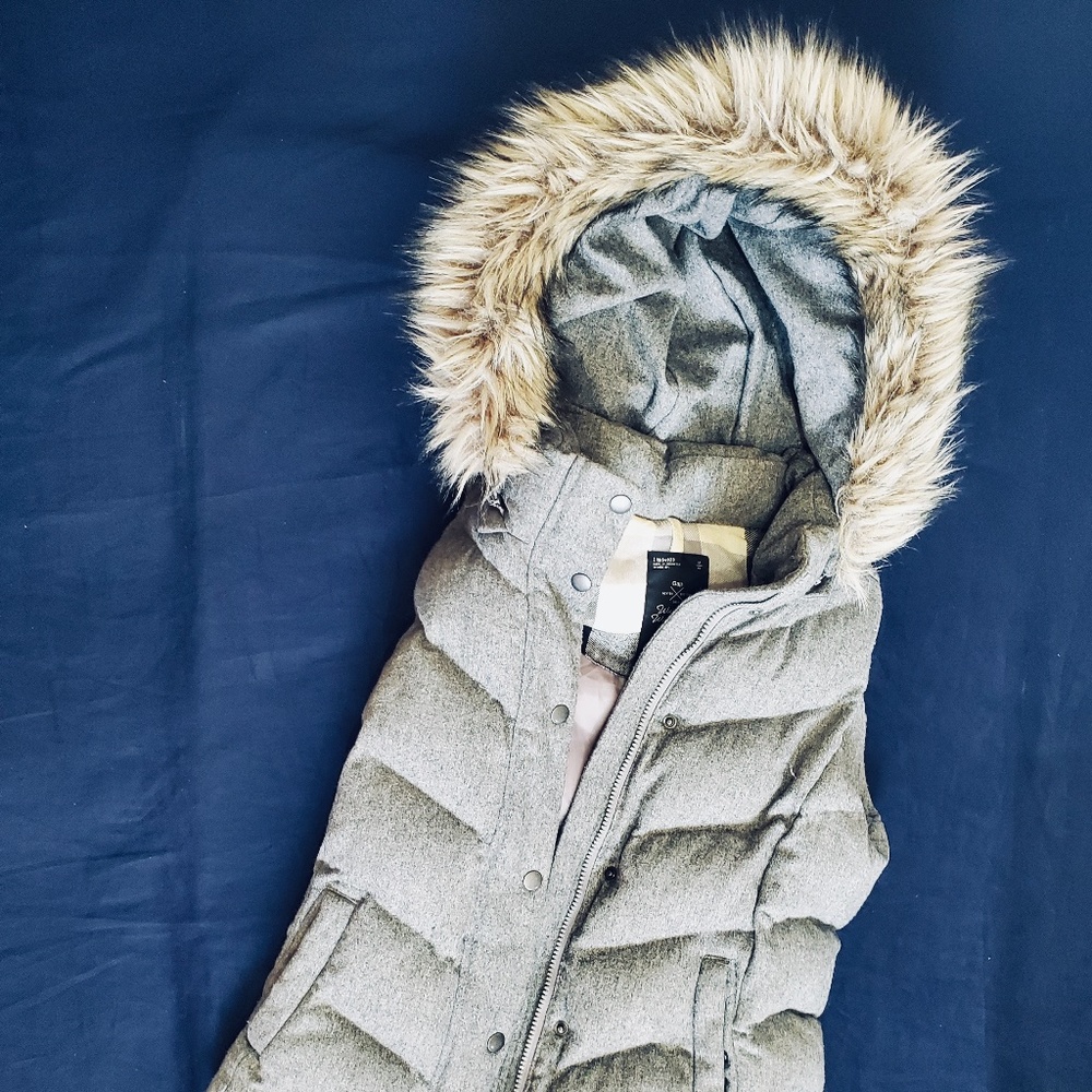 GAP Gray Vest - Picture 2 of 6